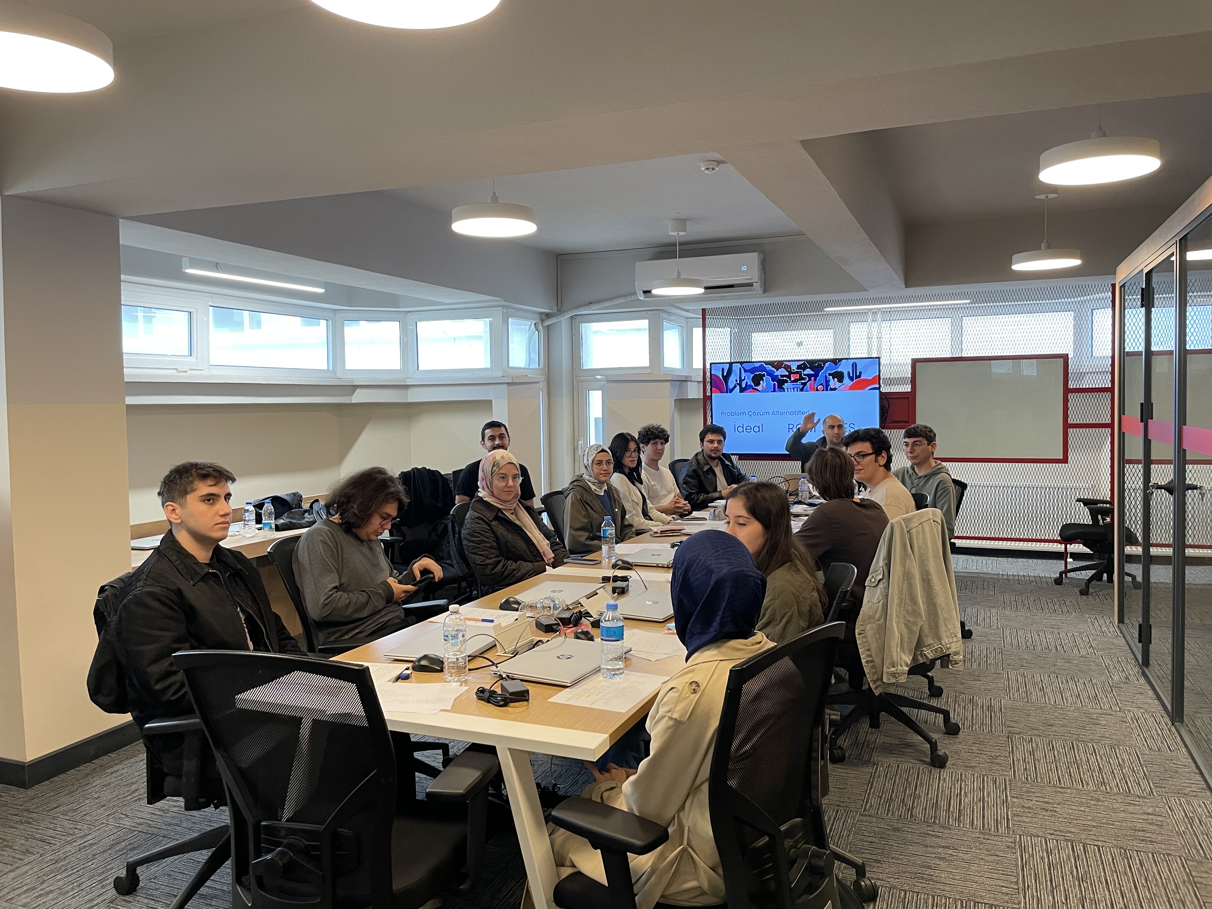 Aksigorta Gençlik Seferberliği Kapsamında Öğrencilerimizle Genç Profesyoneller Gelişim Programı Eğitimi Gerçekleştirildi